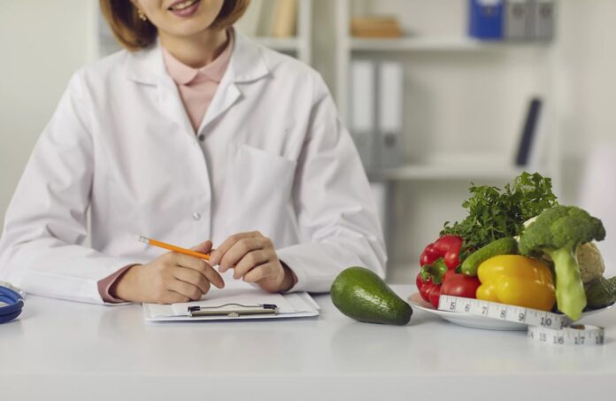 What’s the Difference Between a Dietitian and a Nutritionist?